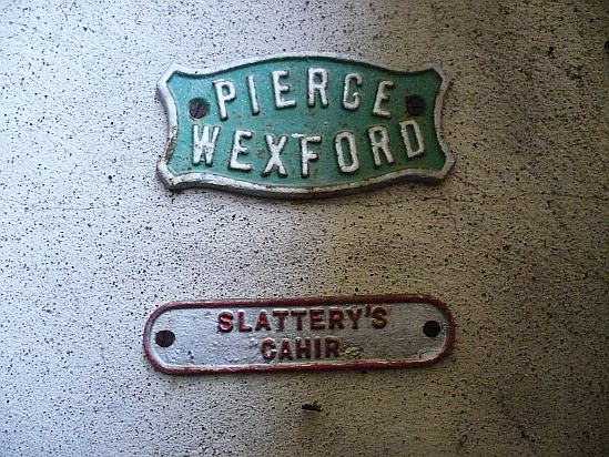 Metal signs wexford cahir - Public Domain Photograph