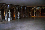 statues-under-arch-urn