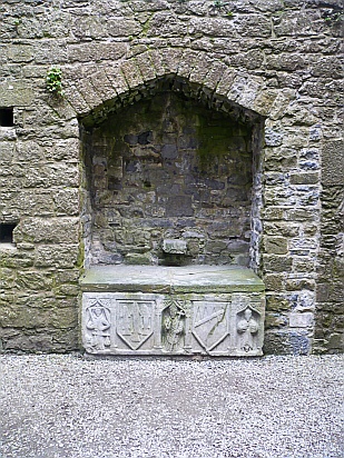 Stone altar - Public Domain Photograph