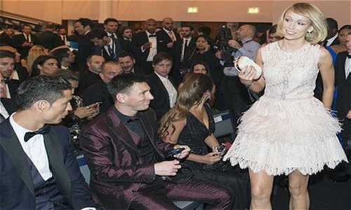 Stephanie Roche with Messi and Ronaldo