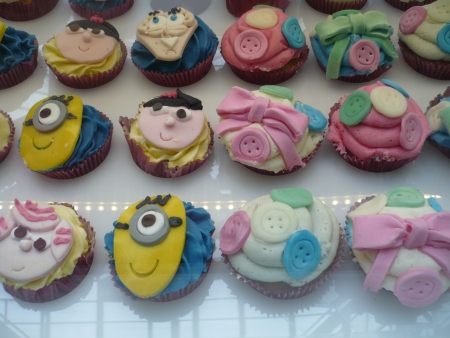 Cakes Cupcakes Minions - Public Domain Photograph