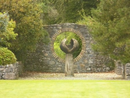 Garden sculpture - Public Domain Photograph