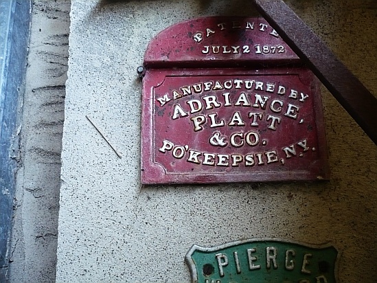 Antique metal sign - Public Domain Photograph