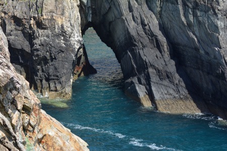 Arch in cliff - Public Domain Photograph