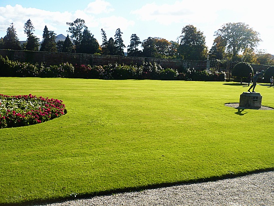 Garden wall - Public Domain Photograph