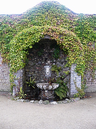 Garden water feature - Public Domain Photograph