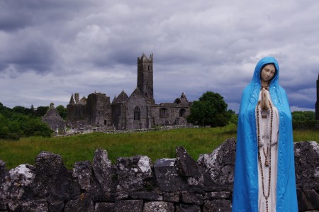 Mother mary praying - Public Domain Photograph