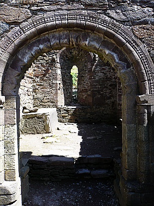 Stone arch - Public Domain Photograph