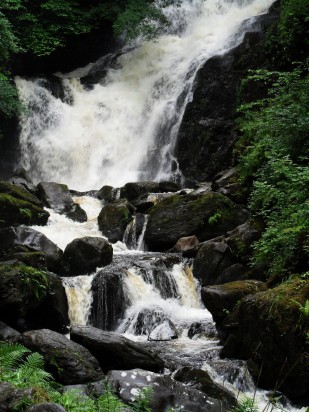 Waterfall scene - Public Domain Photograph